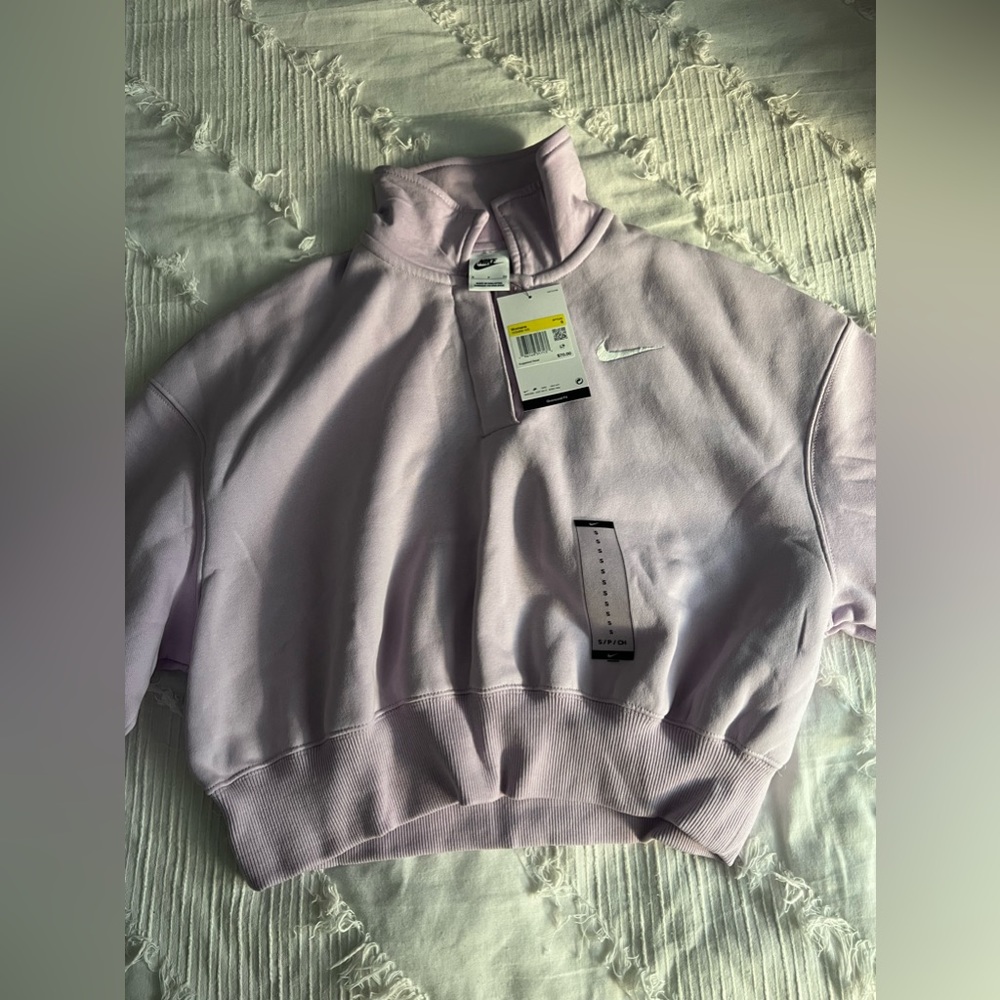 Nike Women’s Size S Pullover